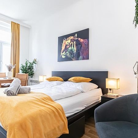 Explore Vienna: 1Br Retreat Near Westbahnhof Viena Exterior foto