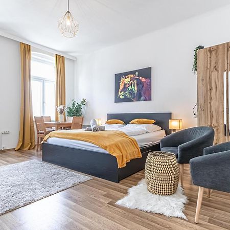 Explore Vienna: 1Br Retreat Near Westbahnhof Viena Exterior foto