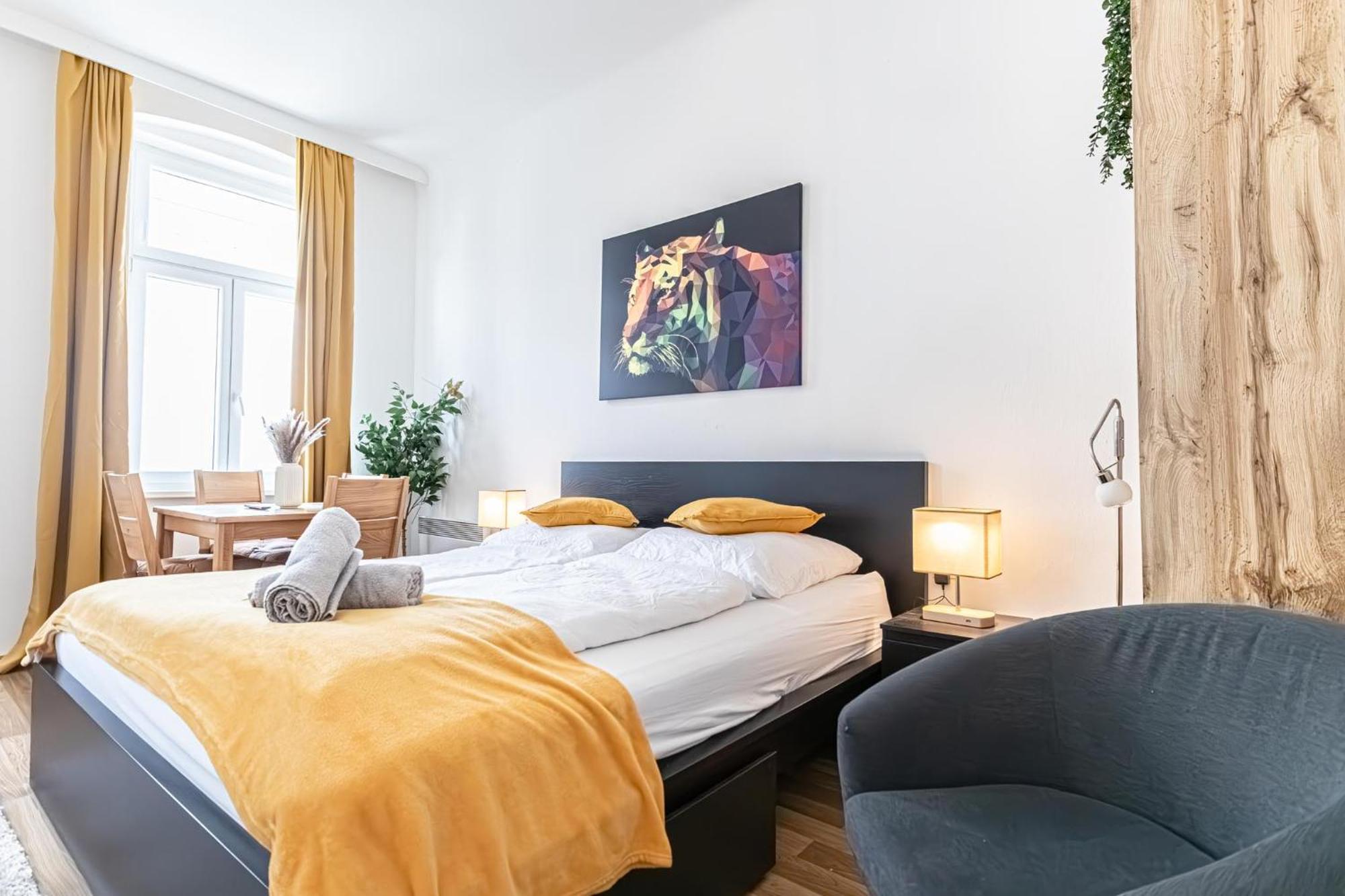 Explore Vienna: 1Br Retreat Near Westbahnhof Viena Exterior foto