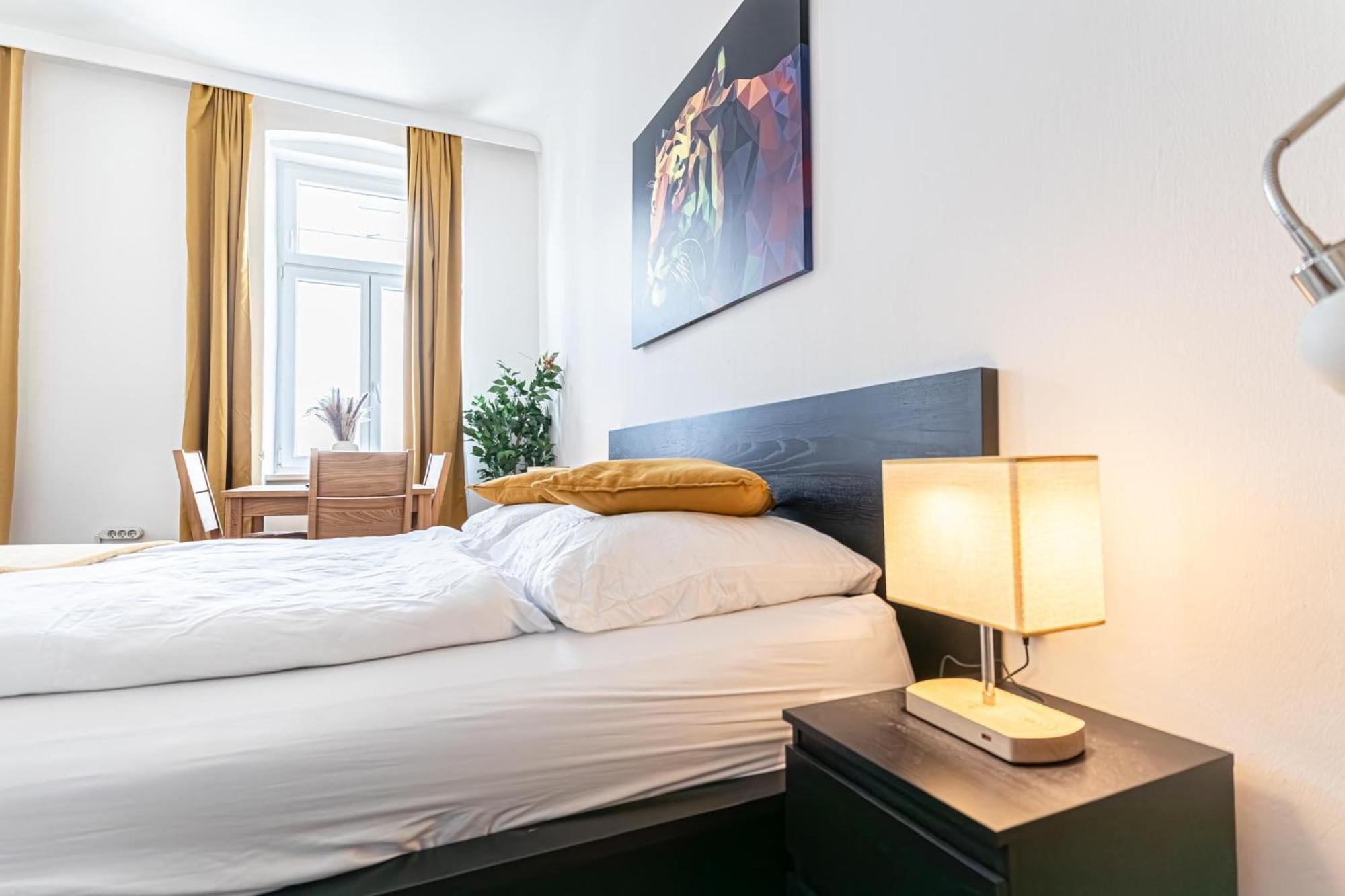 Explore Vienna: 1Br Retreat Near Westbahnhof Viena Exterior foto