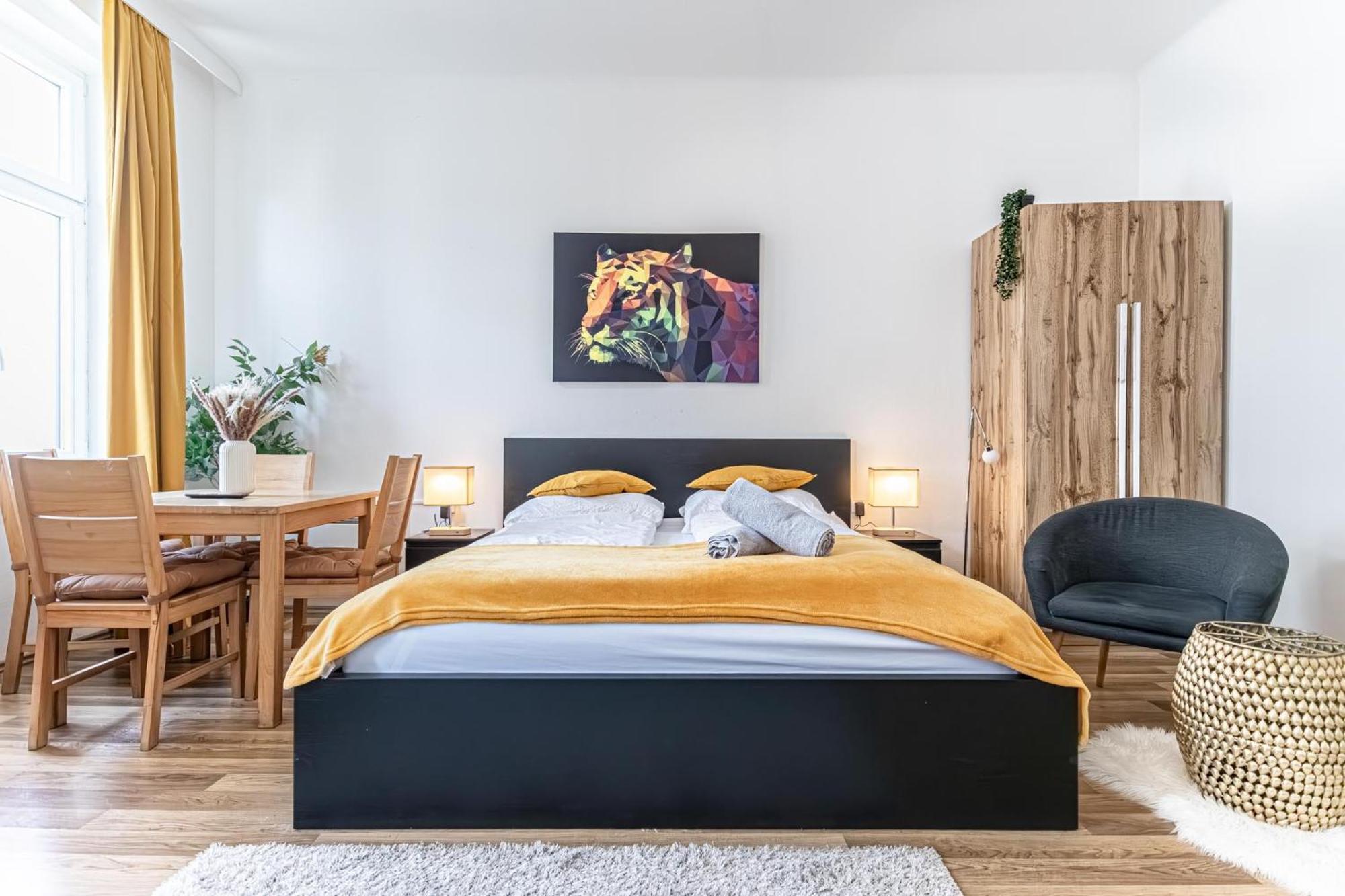 Explore Vienna: 1Br Retreat Near Westbahnhof Viena Exterior foto