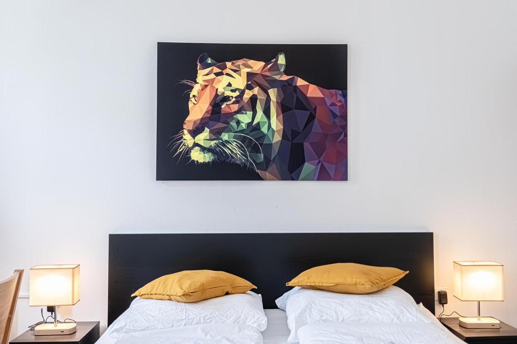 Explore Vienna: 1Br Retreat Near Westbahnhof Viena Exterior foto