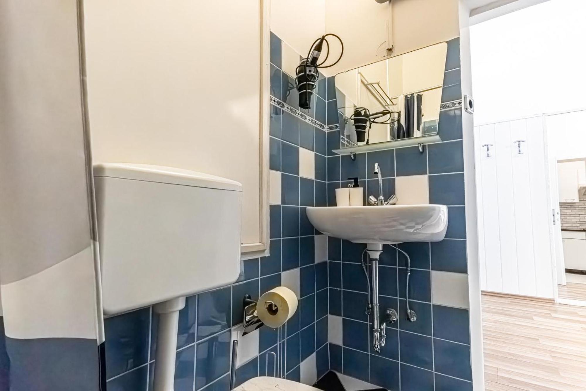 Explore Vienna: 1Br Retreat Near Westbahnhof Viena Exterior foto