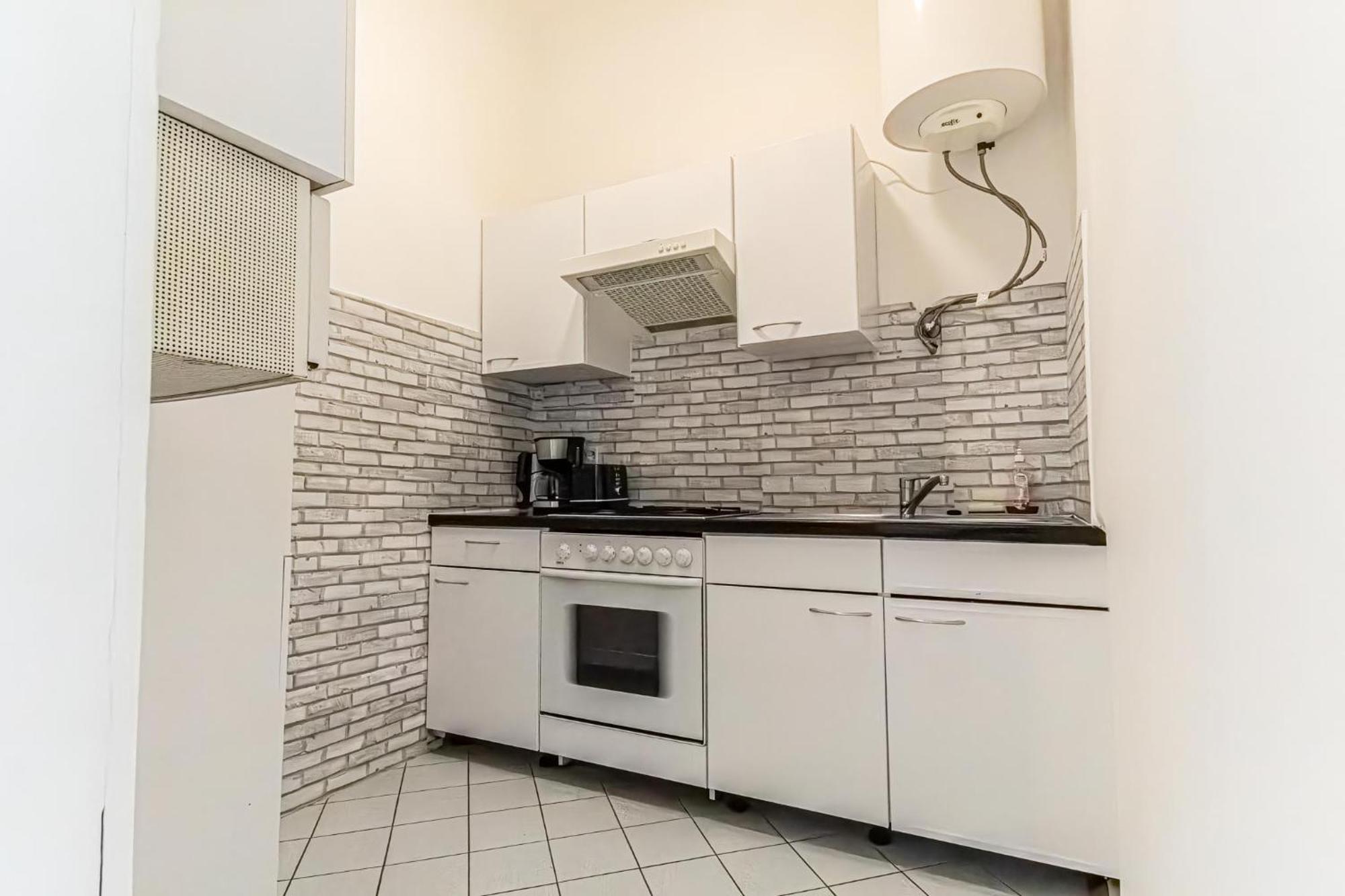 Explore Vienna: 1Br Retreat Near Westbahnhof Viena Exterior foto