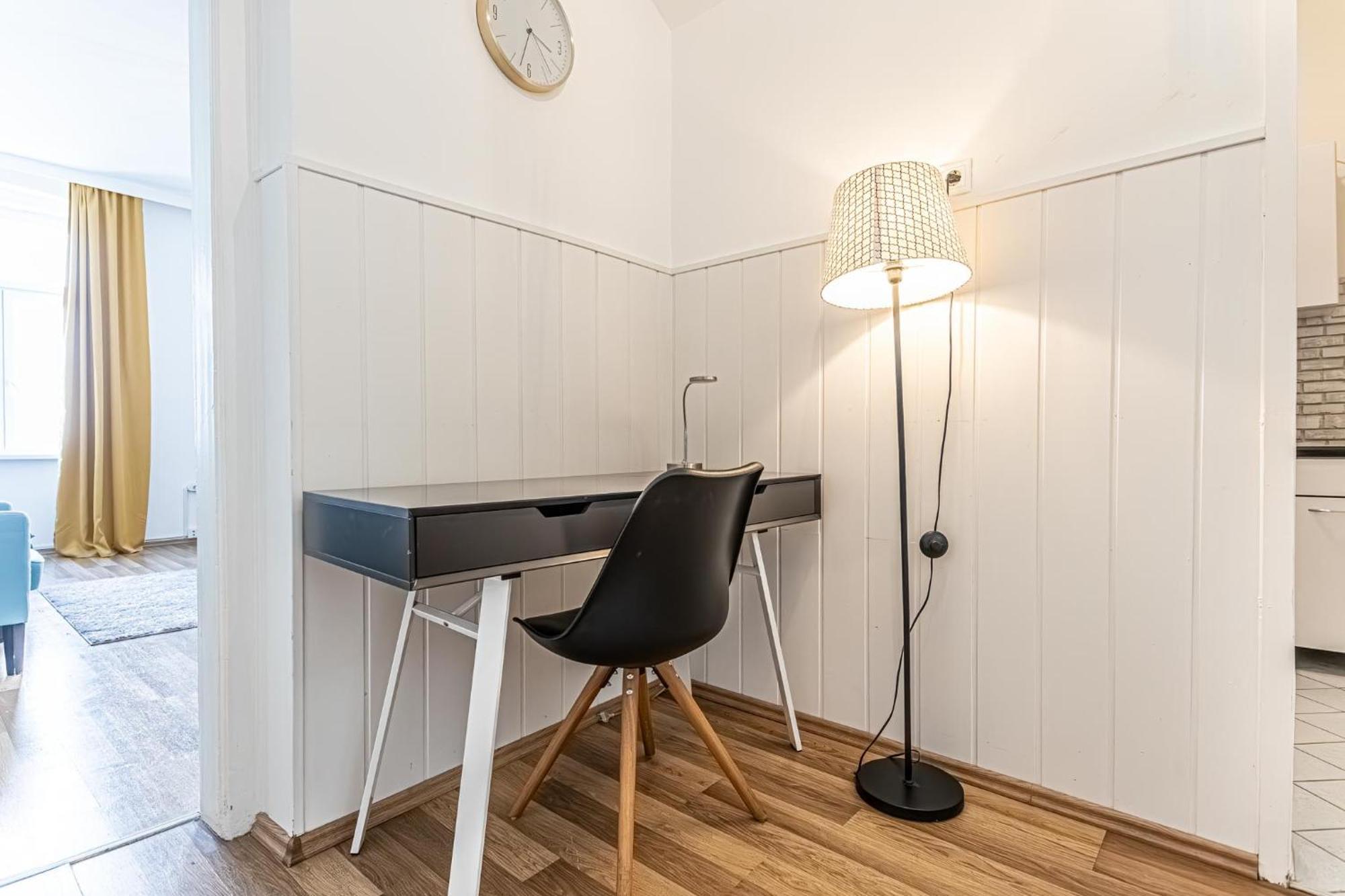 Explore Vienna: 1Br Retreat Near Westbahnhof Viena Exterior foto