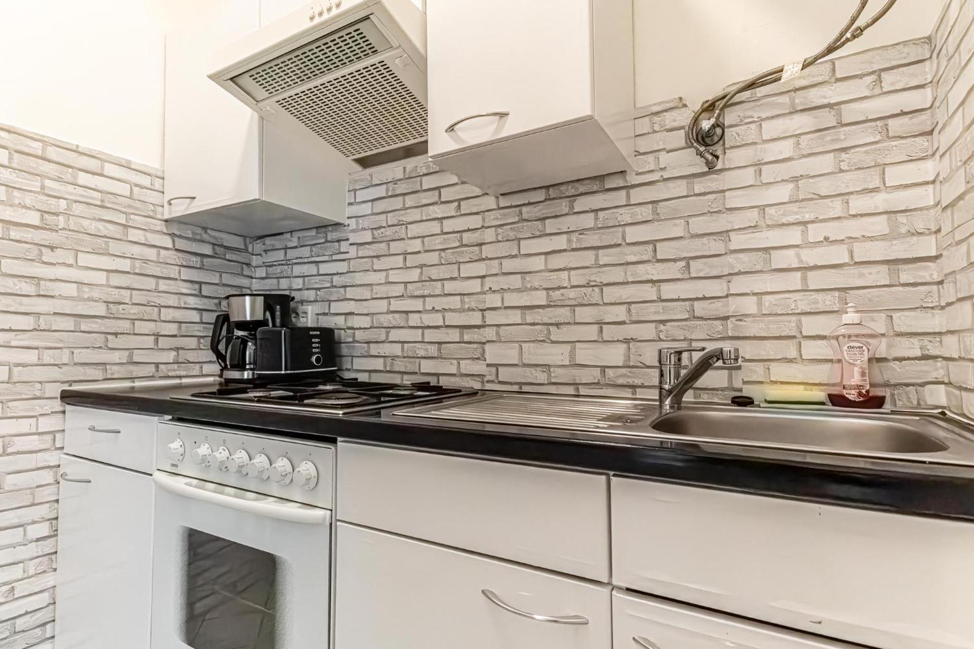 Explore Vienna: 1Br Retreat Near Westbahnhof Viena Exterior foto