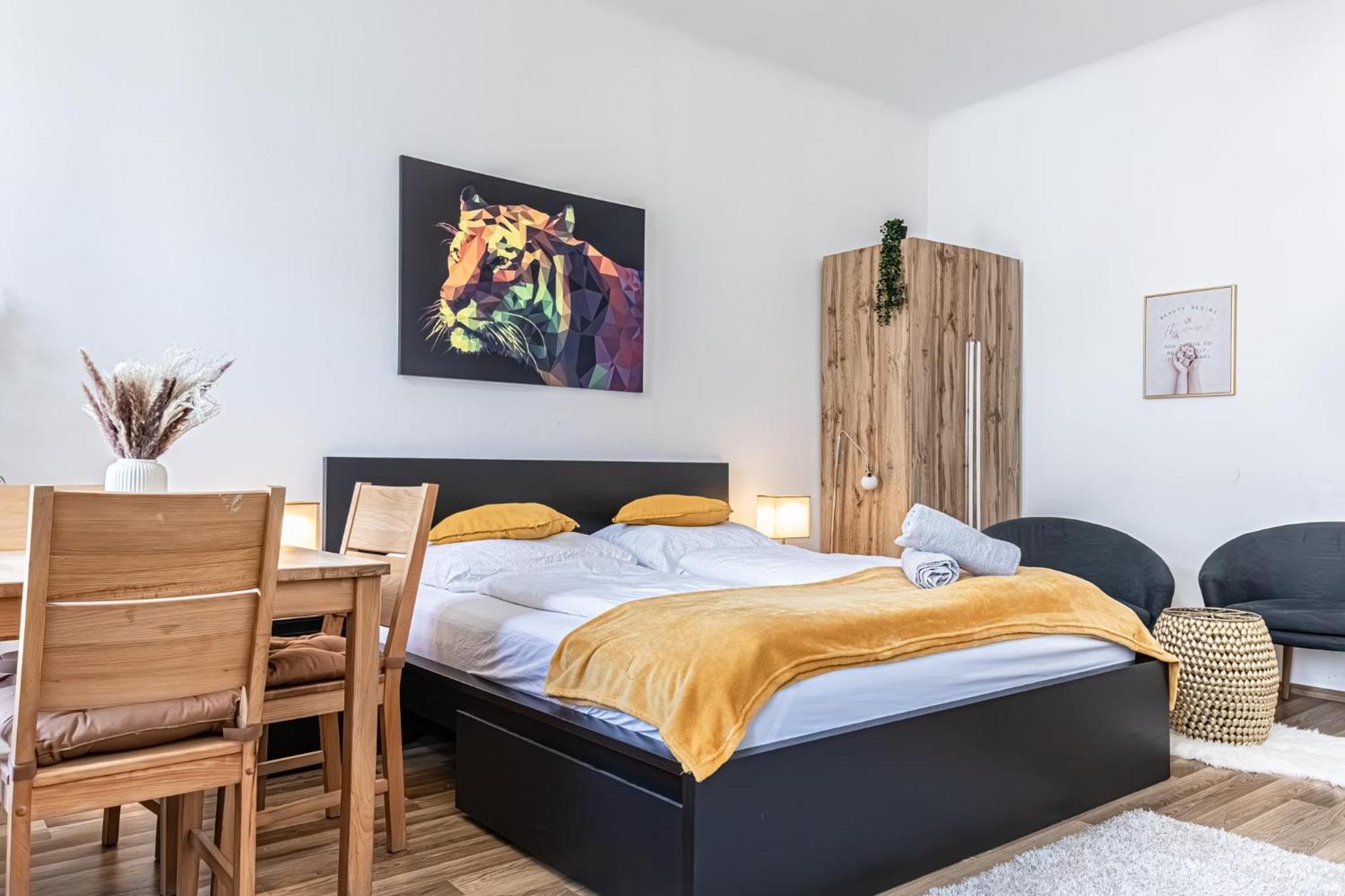 Explore Vienna: 1Br Retreat Near Westbahnhof Viena Exterior foto